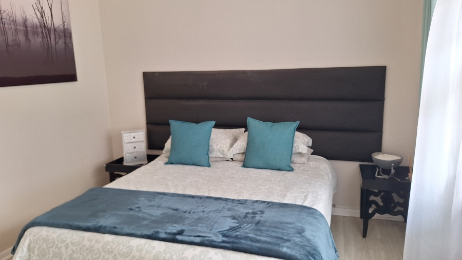 6 Bedroom Property for Sale in Gonubie Eastern Cape